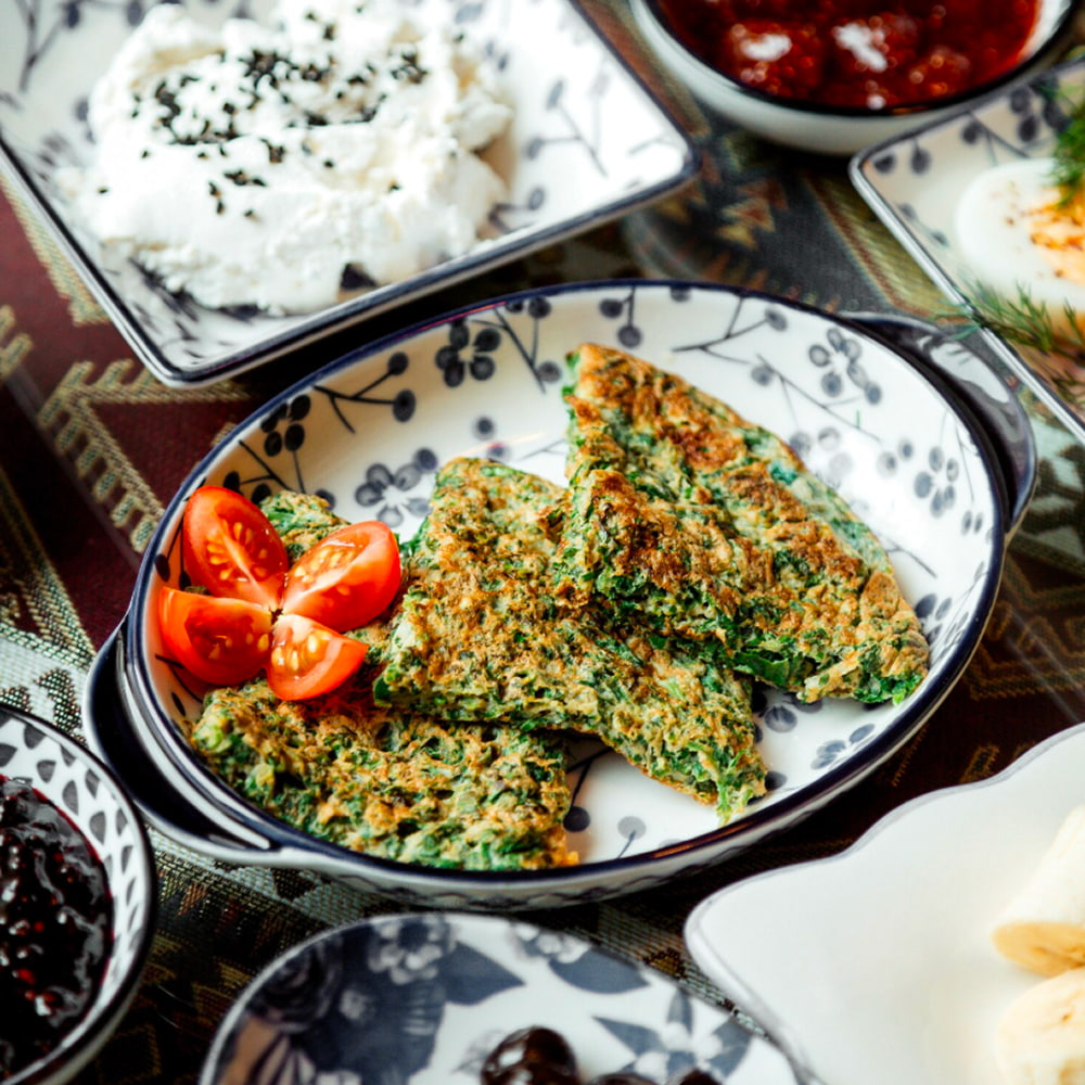 Traditional Iranian herb omelette served with fresh tomatoes